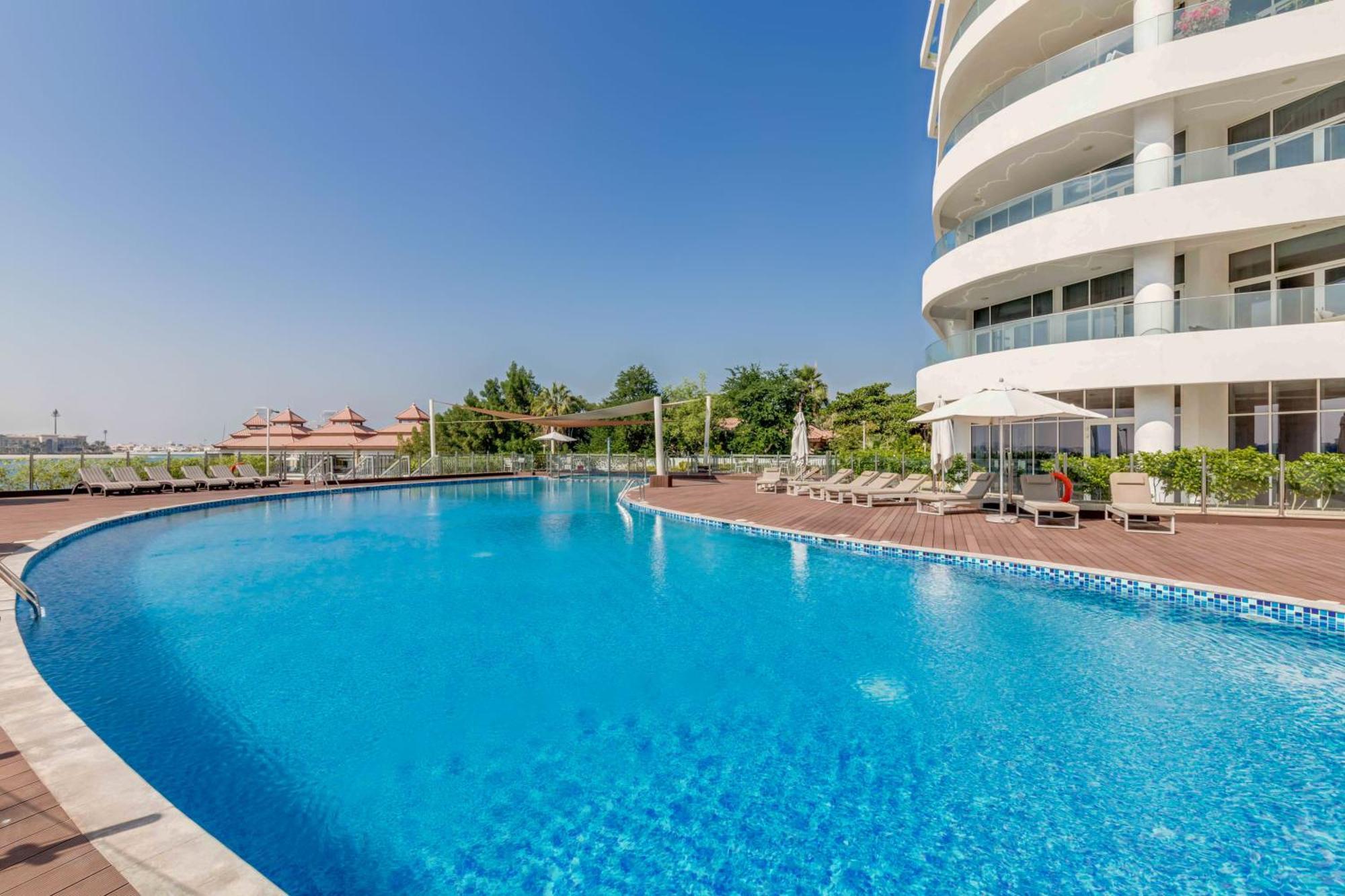 Luxury Azizi Mina Beachfront Apartments Дубай Екстер'єр фото