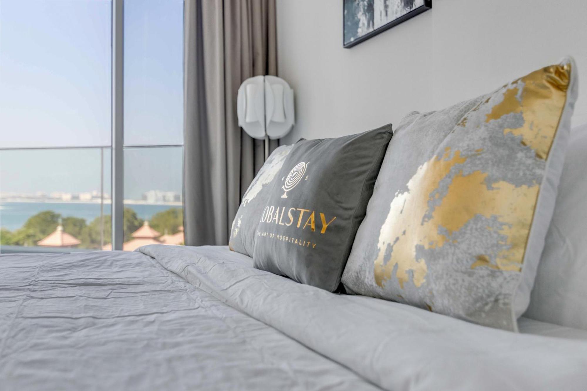 Luxury Azizi Mina Beachfront Apartments Дубай Екстер'єр фото