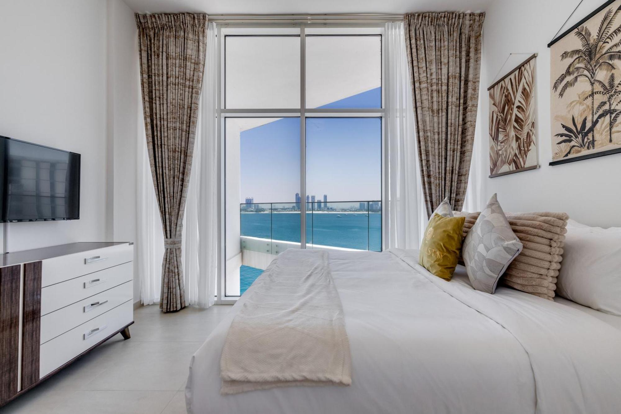 Luxury Azizi Mina Beachfront Apartments Дубай Екстер'єр фото